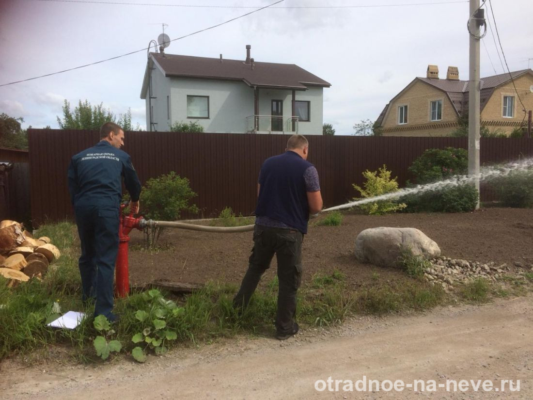 В г. Отрадное проводится проверка пожарных гидрантов